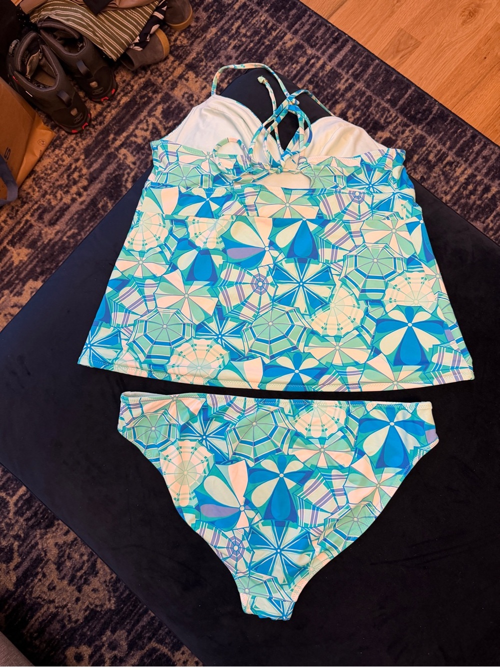 Vineyard Vines Blue & Aqua Geometric Tank One-Piece Swimsuit - Picture 3 of 5